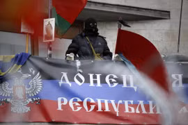Ukraine: Phe ly khai chiếm doanh trại quân đội tại Donetsk