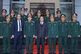 Thủ tướng Nguyễn Xuân Phúc đến thăm, kiểm tra công tác sẵn sàng chiến đấu và trực Tết Nguyên đán Canh Tý 2020 tại Tổng cục II, Bộ Quốc phòng. (Ảnh: Thống Nhất – TTXVN)