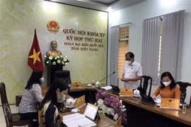 Đại biểu Quốc hội tỉnh Kiên Giang thảo luận chiều 29/10. (Ảnh: TTXVN phát)