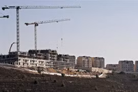 Công trình xây dựng một khu định cư của Israel tại thành phố Ramallah, Bờ Tây ngày 5/10. (Ảnh: AFP/TTXVN)
