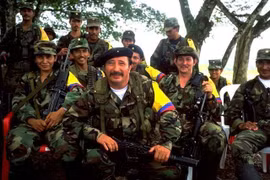Các tay súng lực lượng FARC. (Nguồn: colombia-politics.com)