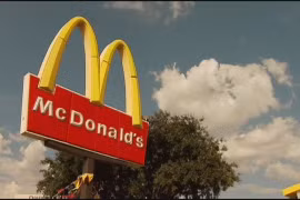 McDonald’s mở liên tiếp hai nhà hàng mới trong dịp lễ Giáng sinh