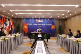 Thủ tướng Nguyễn Xuân Phúc, Chủ tịch ASEAN 2020, phát biểu khai mạc Hội nghị Cấp cao đặc biệt ASEAN về ứng phó dịch bệnh COVID-19. (Ảnh: Thống Nhất/TTXVN)