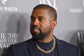 Siêu sao Kanye West tham dự một sự kiện ở New York, Mỹ. (Ảnh: AFP/TTXVN)