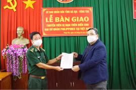 Biên phòng Bà Rịa-Vũng Tàu bàn giao thuyền viên Philippines về nước