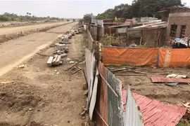 Hiện trường khu vực đất trên địa bàn phường Thành Tô, quận Hải An, thành phố Hải Phòng bị lấn chiến trái phép. (Ảnh: An Đăng/TTVXN)