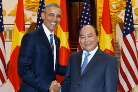 Thủ tướng Nguyễn Xuân Phúc hội kiến với Tổng thống Hoa Kỳ Barack Obama trong chuyến thăm chính thức Việt Nam. (Ảnh: Thống Nhất/TTXVN)