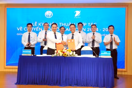 Lễ ký kết thỏa thuận hợp tác giai đoạn 2024-2030 về Chuyển đổi số giữa Tập đoàn VNPT và UBND tỉnh Tây Ninh. (Ảnh: T.Q/Vietnam+) 