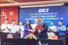 Sau cái "bắt tay" này, FPT sẽ nỗ lực hơn nữa để xây dựng không gian số cho ngành y tế trong giai đoạn 4.0. (Ảnh: T.H/Vietnam+)