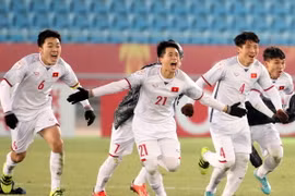 Niềm vui của các cầu thủ U23 Việt Nam sau khi thắng U23 Qatar sau những loạt đá 11m. (Ảnh: Hoàng Linh/TTXVN)