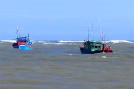 Tàu cá ra khơi. (Ảnh: Thế Lập/TTXVN)
