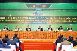 Thủ tướng Nguyễn Xuân Phúc chủ trì Hội nghị trực tuyến toàn quốc tổng kết 10 năm thực hiện Nghị quyết Trung ương 7 (Khoá X) về nông nghiệp, nông dân, nông thôn. (Ảnh: Thống Nhất/TTXVN)