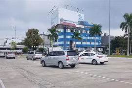 Một số tài xế taxi đình công trong sân bay Đà Nẵng. (Ảnh: TTXVN phát)