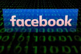 Biểu tượng Facebook trên một màn hình máy tính ở Paris, Pháp. (Nguồn: AFP/TTXVN)