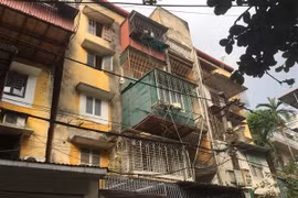 Đơn nguyên 1, 3 tập thể Bộ Tư pháp nằm trong danh sách 4 chung cư cũ cấp độ D. (Ảnh: Minh Nghĩa/TTXVN)