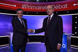 Cựu Thủ tướng François Fillon (trái) và đối thủ Alain Juppé. (Nguồn: AFP/TTXVN)