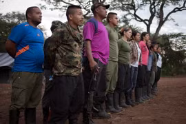 Các tay súng FARC tại một căn cứ ở Conejo, La Guajira, Colombia ngày 6/12. (Nguồn: EPA/TTXVN)