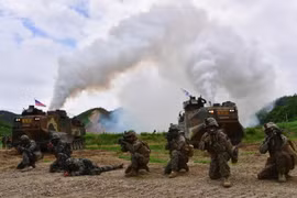Binh sỹ Mỹ, Hàn Quốc tham gia cuộc tập trận chung ở Pohang ngày 6/7. (Nguồn: AFP/TTXVN)