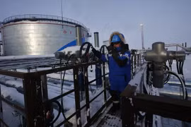 Khu vực khai thác ở mỏ dầu Novoprtovskoye thuộc tập đoàn khai thác dầu khí Gazprom của Nga ở khu tự trị Yamalo-Nenets. (Nguồn: AFP/TTXVN)