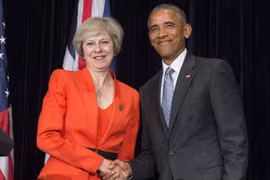 Tổng thống Barack Obama (phải) và Thủ tướng Anh Theresa May (trái) tại cuộc gặp ở Hàng Châu. (Nguồn: AFP/TTXVN)