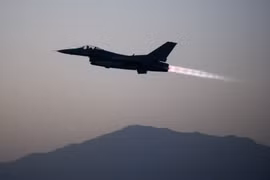 Máy bay tiêm kích F-16. (Nguồn: AFP/TTXVN)