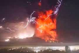 Núi lửa Calbuco ở miền Nam Chile tiếp tục hoạt động mạnh