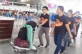 Các sinh viên chuẩn bị lên đường sang Mỹ. (Ảnh: FPT)