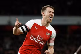 Aaron Ramsey mở đầu cho chiến thắng của Arsenal.