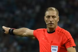 Ông Nestor Pitana có vinh dự bắt trận khai mạc World Cup 2018. (Nguồn: FIFA.com)