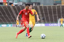 U16 Việt Nam (áo đỏ) thua đầy đáng tiếc trước U16 Australia. (Nguồn: Post Sport)