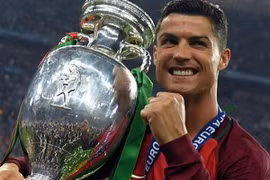 Ronaldo hân hoan với chức vô địch. (Nguồn: AP)