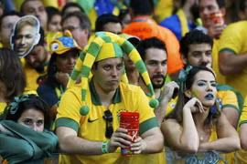 Hình ảnh nguồi hâm mộ Brazil sau thảm bại 1-7 trước Đức cách đây 4 năm. (Nguồn: Getty)