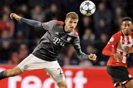 Thomas Müller nhận chỉ đạo riêng từ Carlo Ancelotti. (Nguồn: AP)