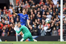 De Gea mắc sai lầm khiến M.U chia điểm với Chelsea.