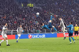 Ronaldo ghi bàn tuyệt đẹp vào lưới Juventus. (Nguồn: EPA)
