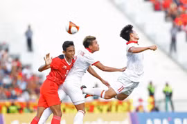 Khoảnh khắc Nguyễn Văn Tùng đánh đầu tung lưới U22 Indonesia