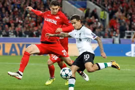 Liverpool (áo trắng) sẽ quyết đấu Spartak Moscow để tranh vé vào vòng 1/8. (Nguồn: AP)