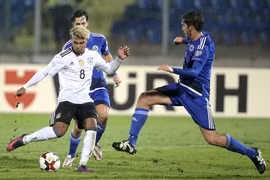 Serge Gnabry (áo trắng) lập hat-trick giúp tuyển Đức thắng hủy diệt. (Nguồn: Reuters)