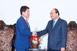 Thủ tướng Nguyễn Xuân Phúc tiếp ông Kwon Young Jin, Thị trưởng thành phố Deagu, Hàn Quốc. (Ảnh: Thống Nhất/TTXVN)