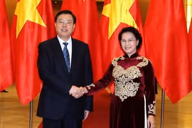 Chủ tịch Quốc hội Nguyễn Thị Kim Ngân đón tiếp Ủy viên trưởng Nhân đại Trung Quốc Trương Đức Giang. (Ảnh: Trọng Đức/TTXVN)