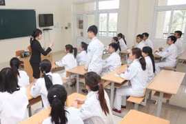 Lao động Việt Nam được đào tạo trước khi đi làm việc ở nước ngoài. (Ảnh: Anh Tuấn/TTXVN)