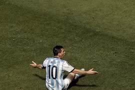 Cận cảnh tình huống bỏ lỡ không tưởng của Lionel Messi
