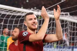 Dzeko vui mừng sau khi AS Roma đánh bại Barcelona. (Nguồn: Getty Images)