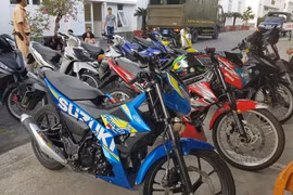 Cảnh sát thu giữ xe của các đối tượng.