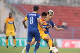 FLC Thanh Hóa (áo xanh) bại trận. (Nguồn: TTVH)
