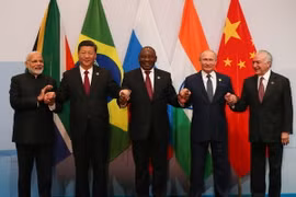 Các nhà lãnh đạo BRICS chụp ảnh lưu niệm tại Hội nghị ở Johannesburg ngày 26/7. (Ảnh: AFP/TTXVN)