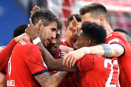 Martinez (bên trái) mang chiến thắng về cho Bayern. (Nguồn: Stadium Astro)