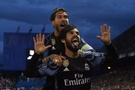 Real Madrid vào chung kết Champions League sau trận cầu hú vía