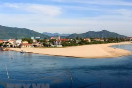 Một góc vịnh Lăng Cô. (Ảnh: Huy Hùng/TTXVN)