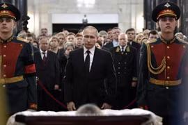 Tổng thống Nga Putin tới dự đám tang Đại sứ Andrey Karlov. (Nguồn: Reuters)
